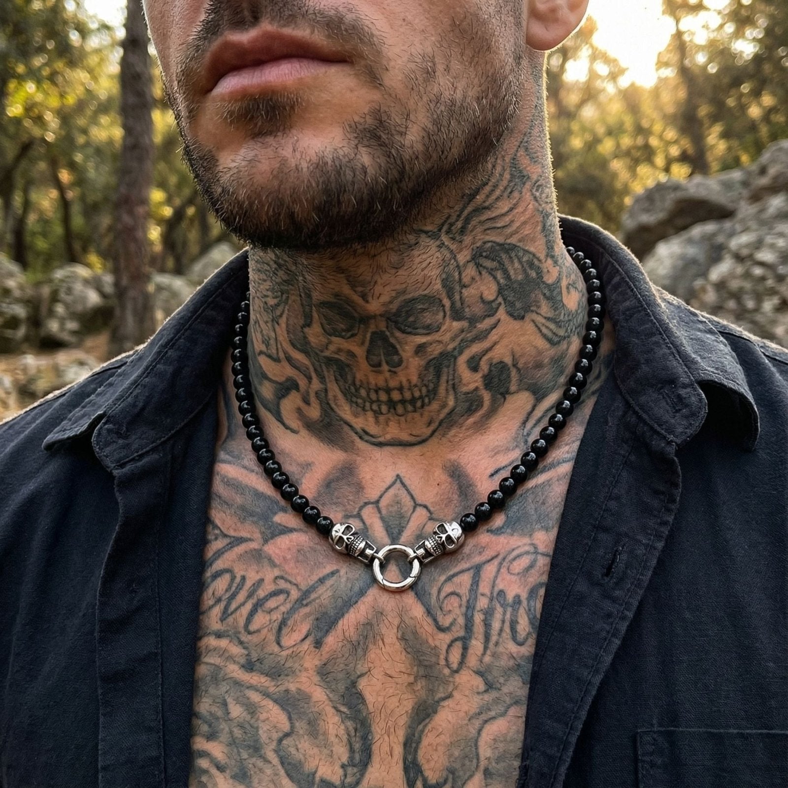 Collier biker pour homme avec perles de verre, fermoir anneau avec têtes de mort, en acier inoxydable