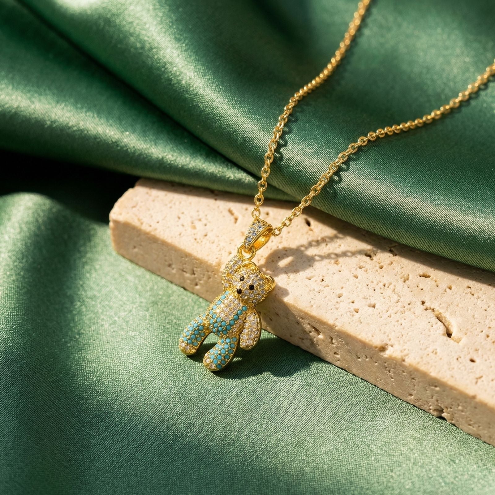 Collier bling bling petit ourson doré, serti de zircons colorés, style urbain tendance