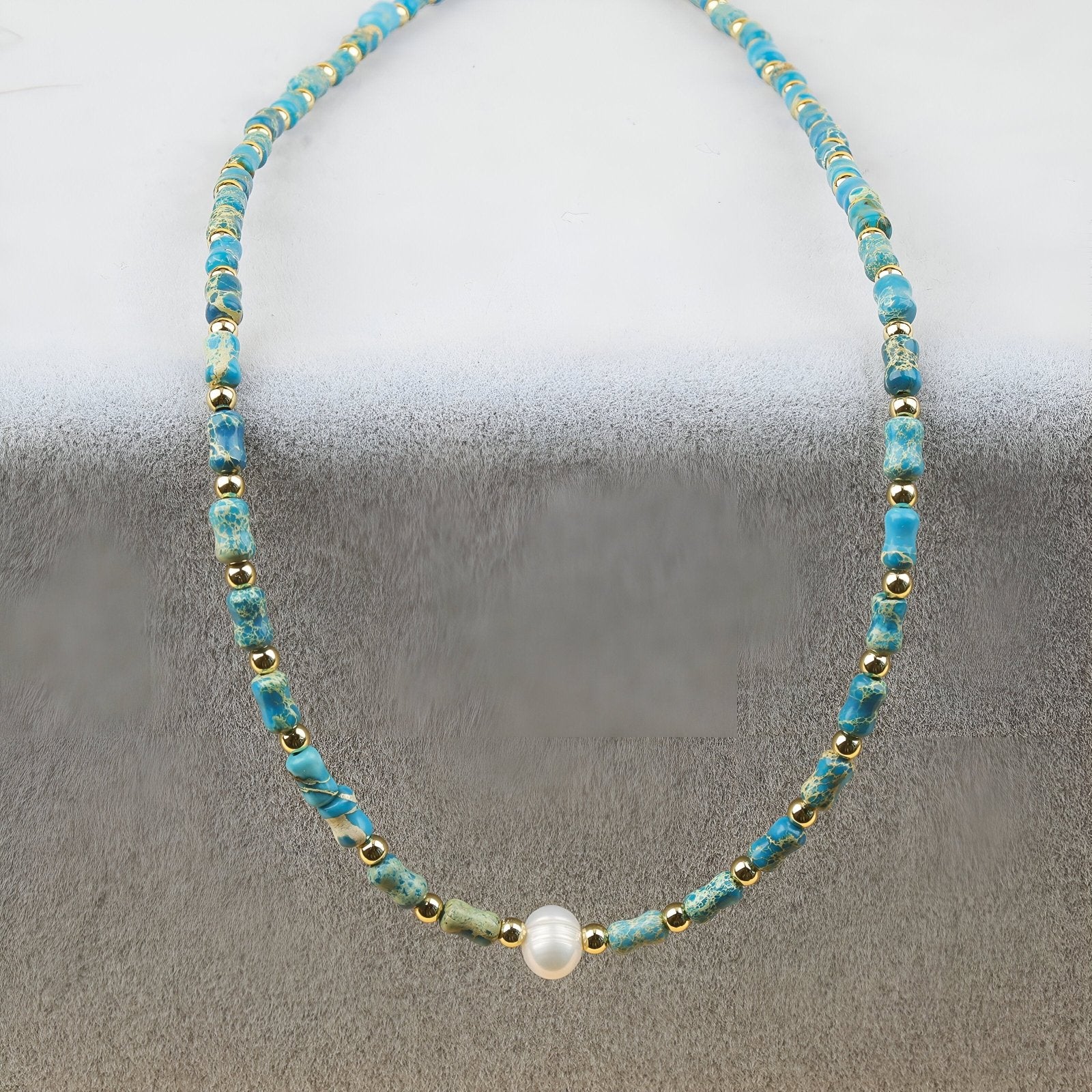 Collier bohème chic en pierres turquoise, style estival pour femme, modèle Miramar