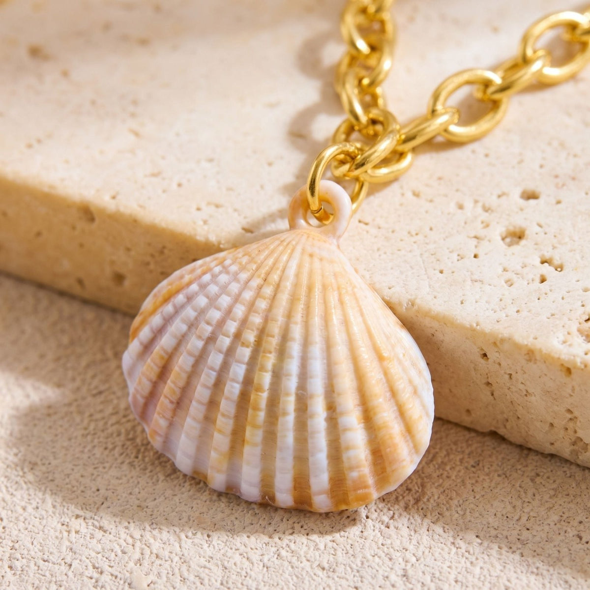 Collier bohème marin pour femme, en acier inoxydable doré, pendentif coquillage avec charms hippocampe et étoile de mer