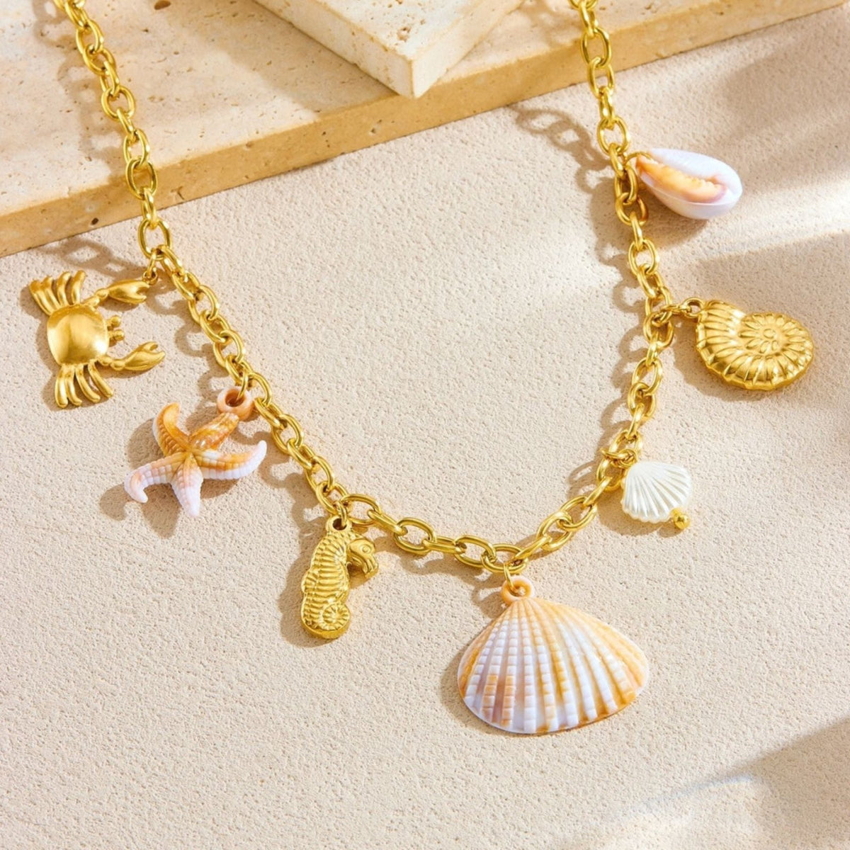 Collier bohème marin pour femme, en acier inoxydable doré, pendentif coquillage avec charms hippocampe et étoile de mer