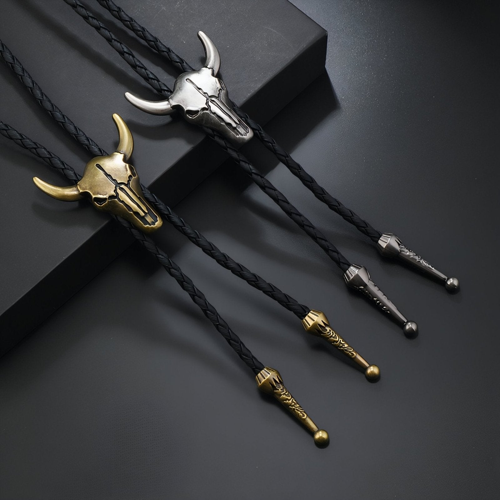 Collier bolo tie buffalo, tête de taureau en métal, cordon en cuir noir
