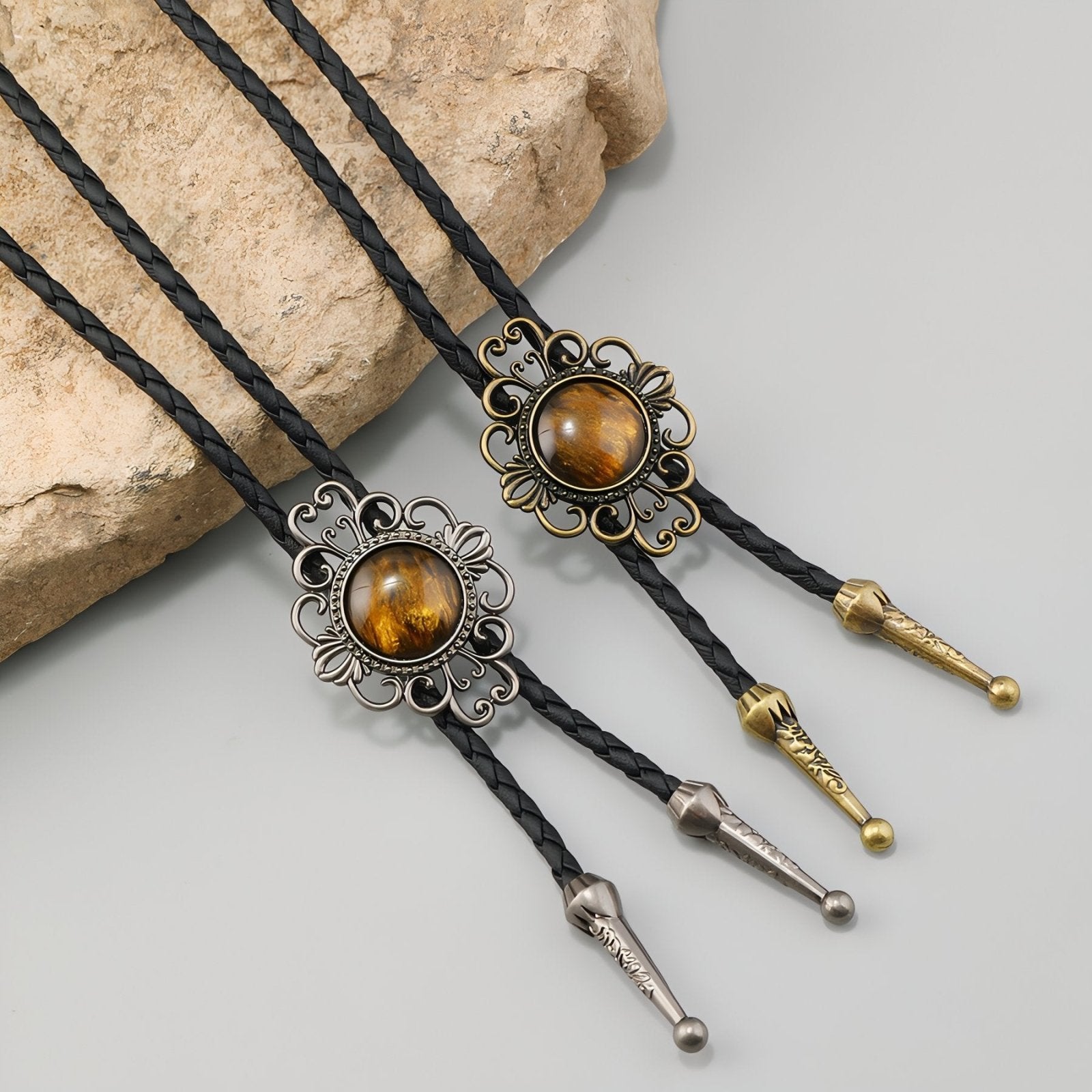Collier bolo tie unisexe, cabochon œil - de - tigre et monture florale, cordon en cuir noir