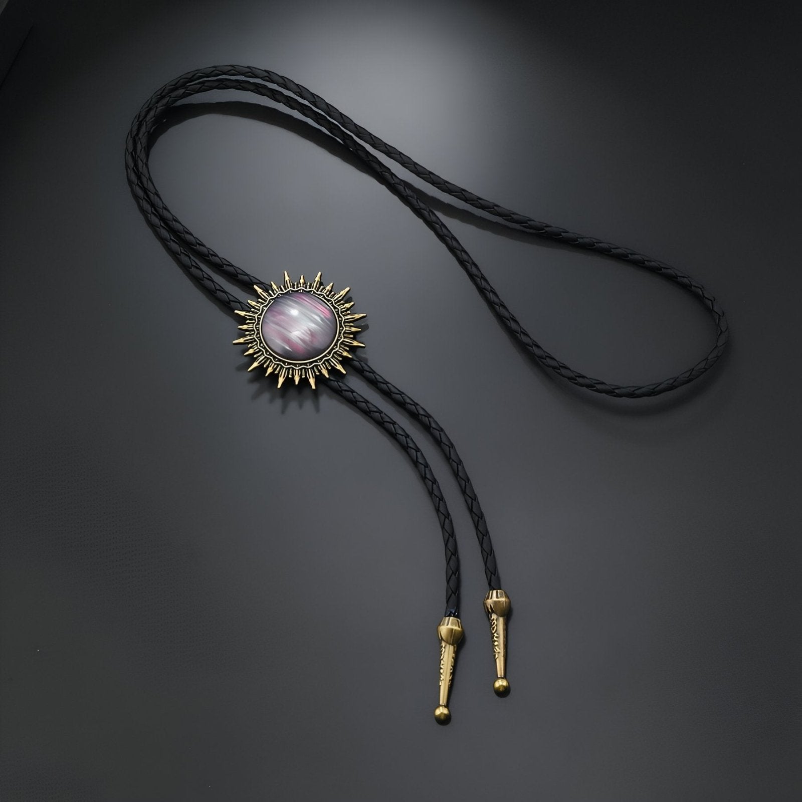 Collier bolo tie unisexe, médaillon cabochon soleil, cordon en cuir noir