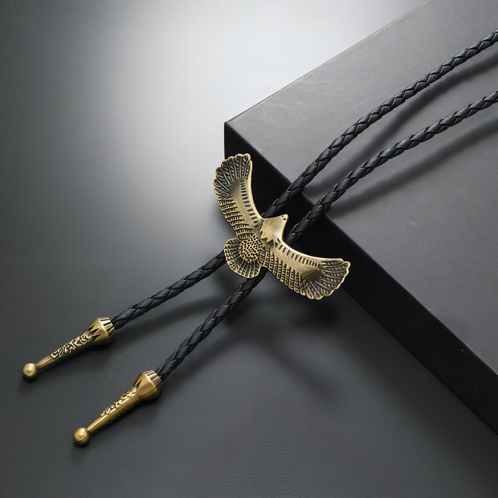 Collier bolo tie unisexe, ornement totem aigle en vol, cordon en cuir noir, style amérindien vintage