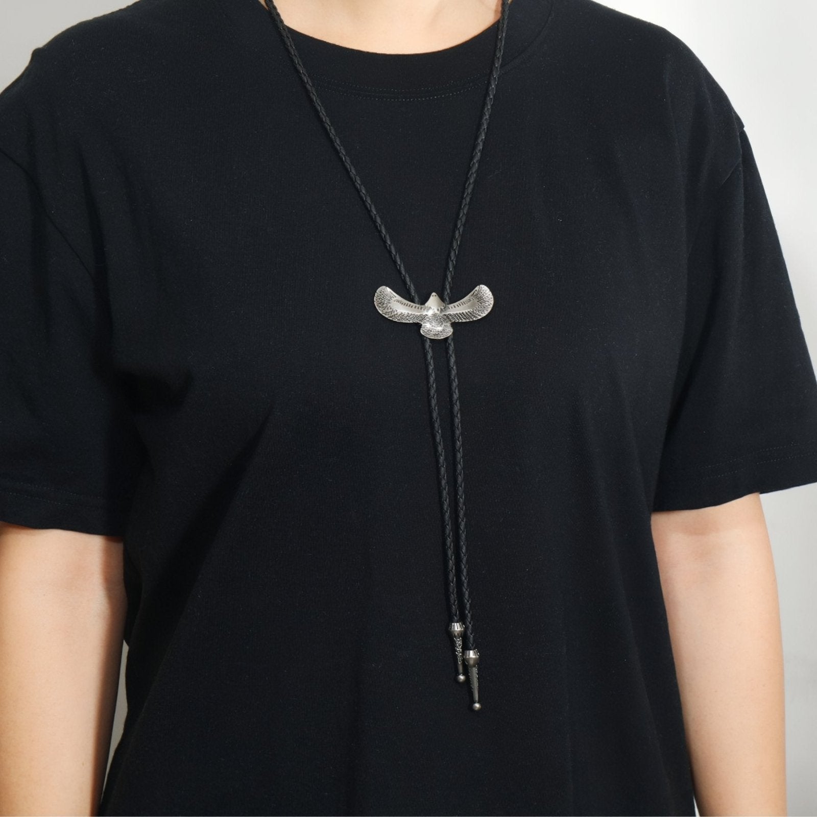Collier bolo tie unisexe, ornement totem aigle en vol, cordon en cuir noir, style amérindien vintage