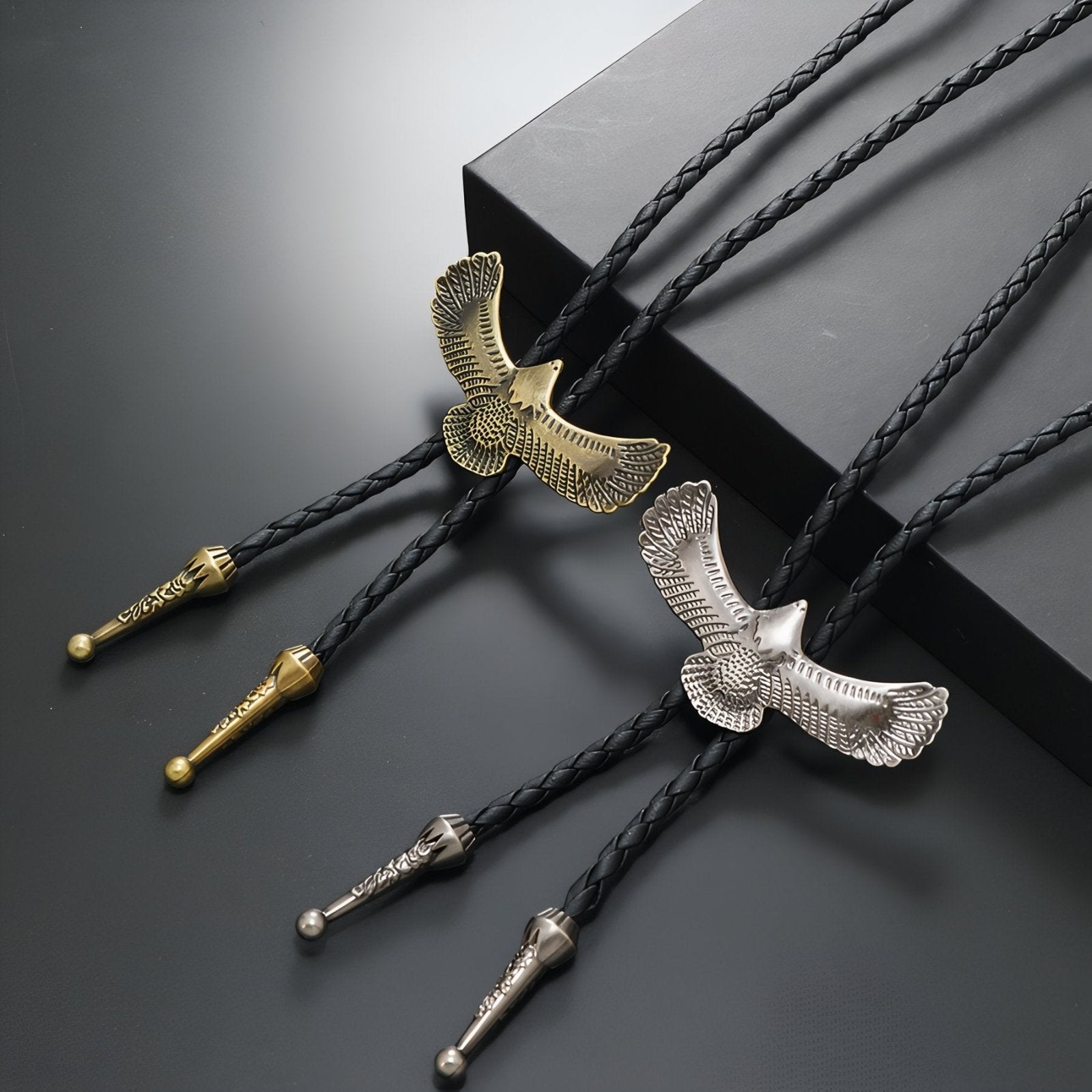 Collier bolo tie unisexe, ornement totem aigle en vol, cordon en cuir noir, style amérindien vintage