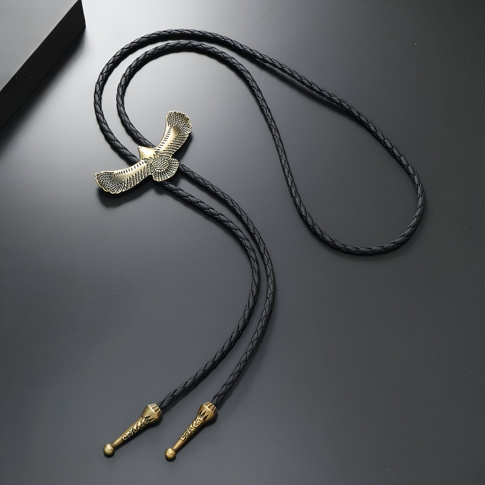 Collier bolo tie unisexe, ornement totem aigle en vol, cordon en cuir noir, style amérindien vintage