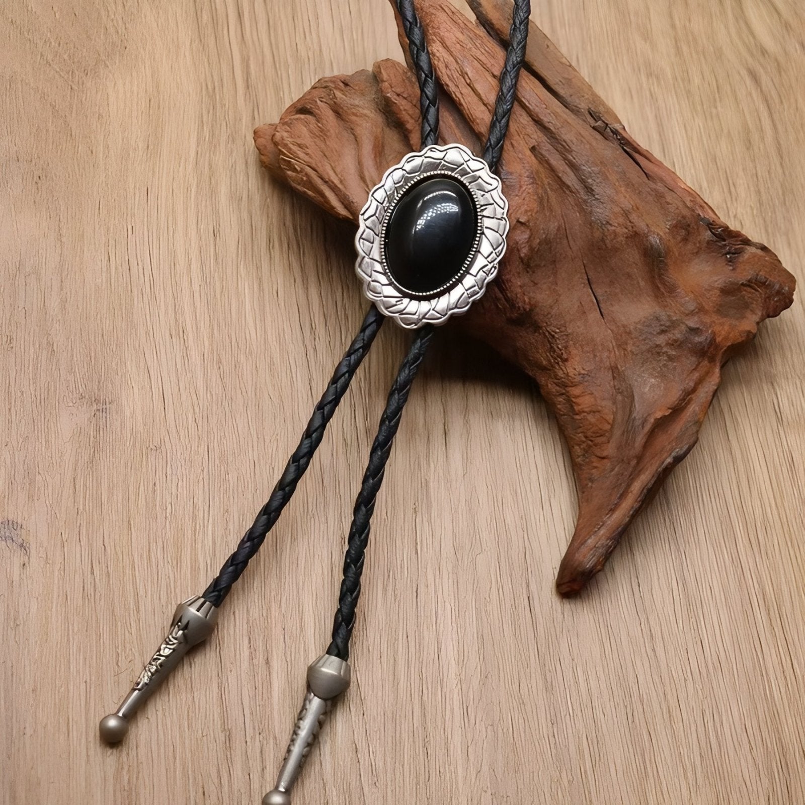 Collier bolo tie unisexe style cow - boy, cuir tressé et pendentif ovale noir, look western vintage