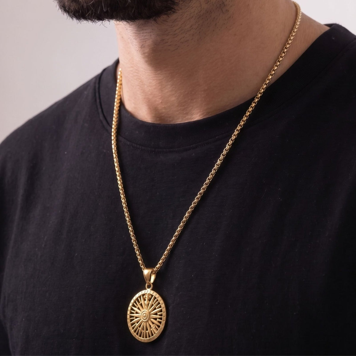Collier boussole vintage pour homme, en acier titane, pendentif rose des vents ajouré au style marin
