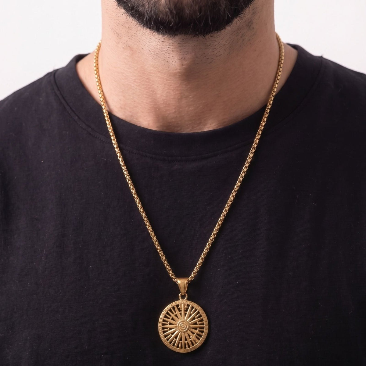 Collier boussole vintage pour homme, en acier titane, pendentif rose des vents ajouré au style marin