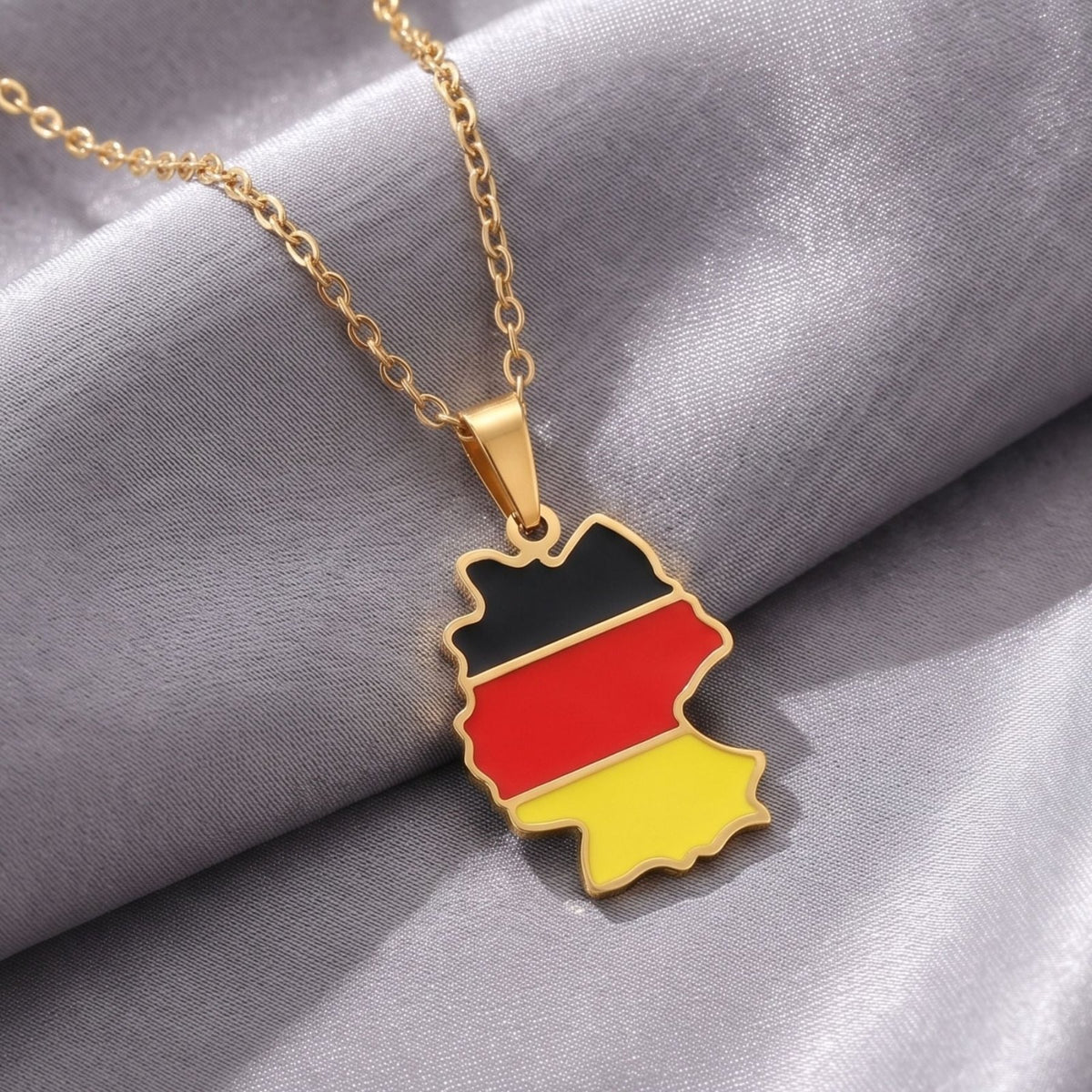 Collier carte d’Allemagne unisexe, en acier inoxydable, pendentif émaillé aux couleurs du drapeau allemand