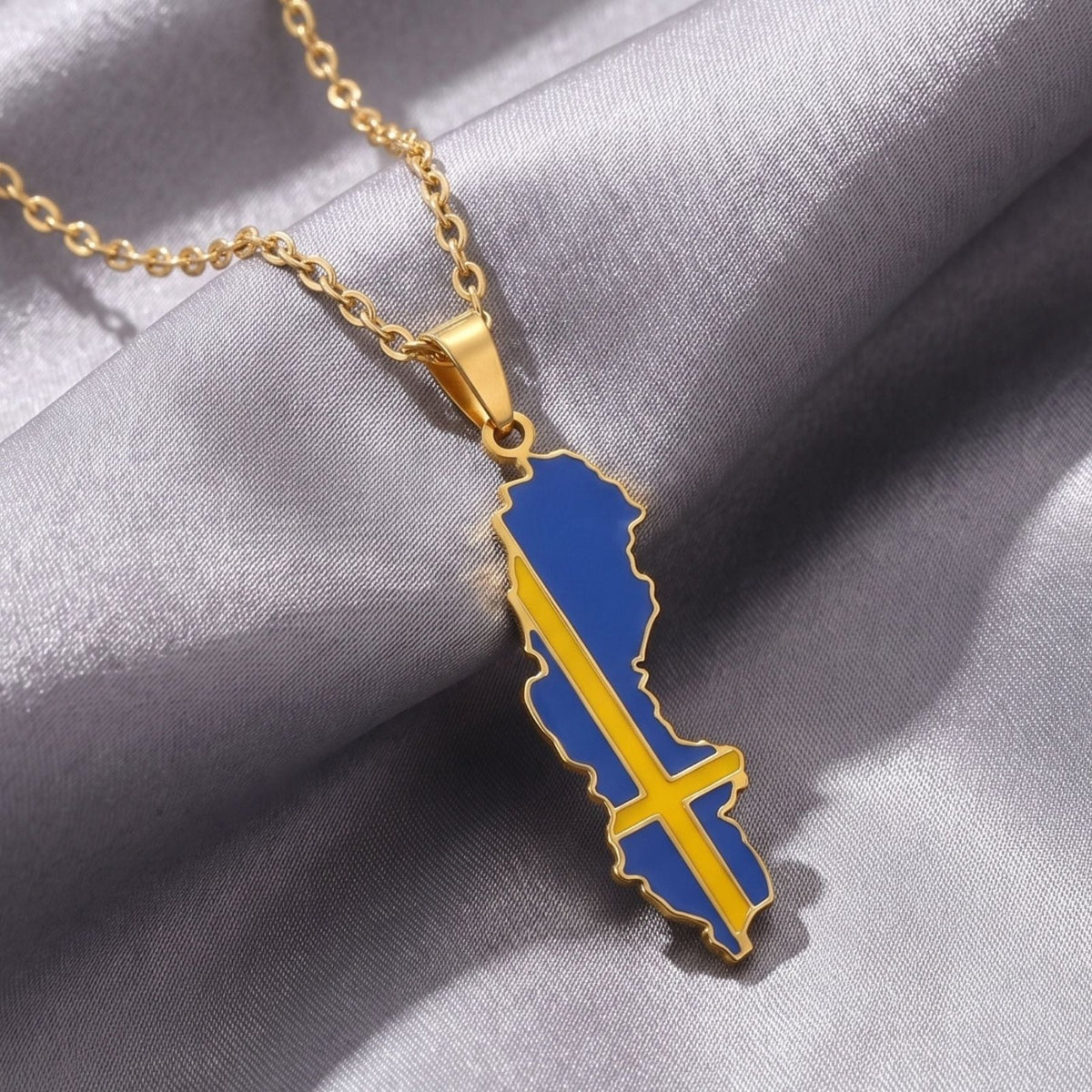 Collier carte de Suède unisexe, en acier inoxydable, pendentif émaillé aux couleurs du drapeau suédois