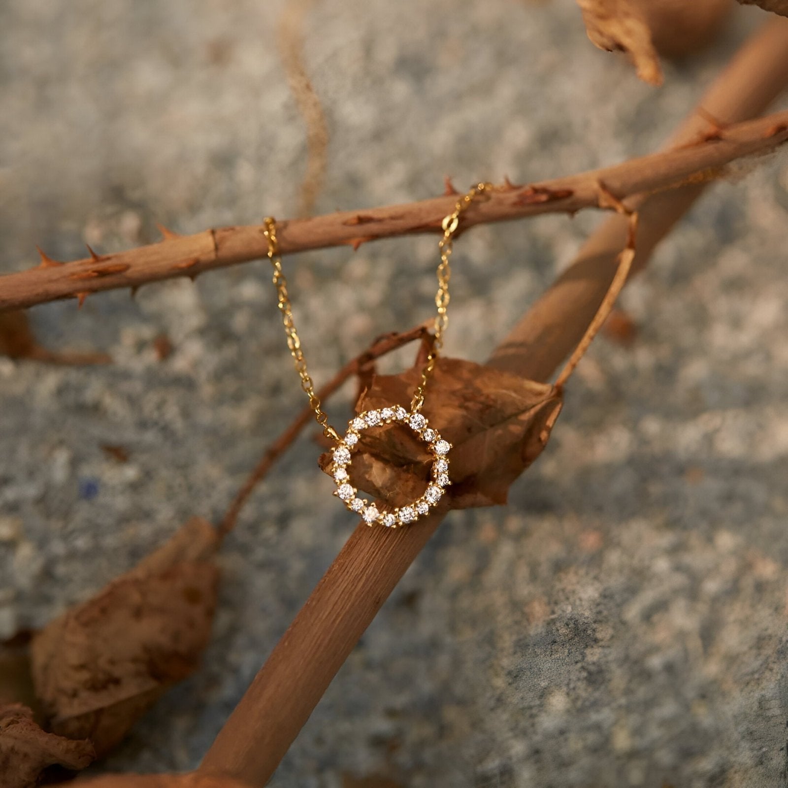 Collier cercle doré en argent 925, pavé de zircons, maille forçat élégante pour femme, modèle Mira