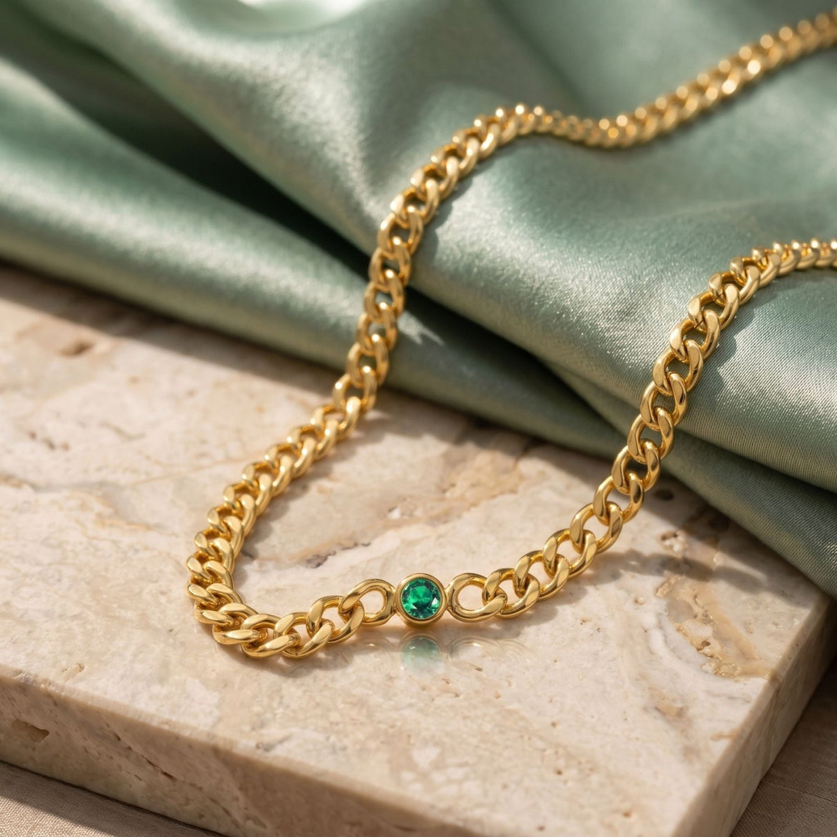 Collier chaîne gourmette pour femme, en acier inoxydable doré, orné d’une pierre centrale verte