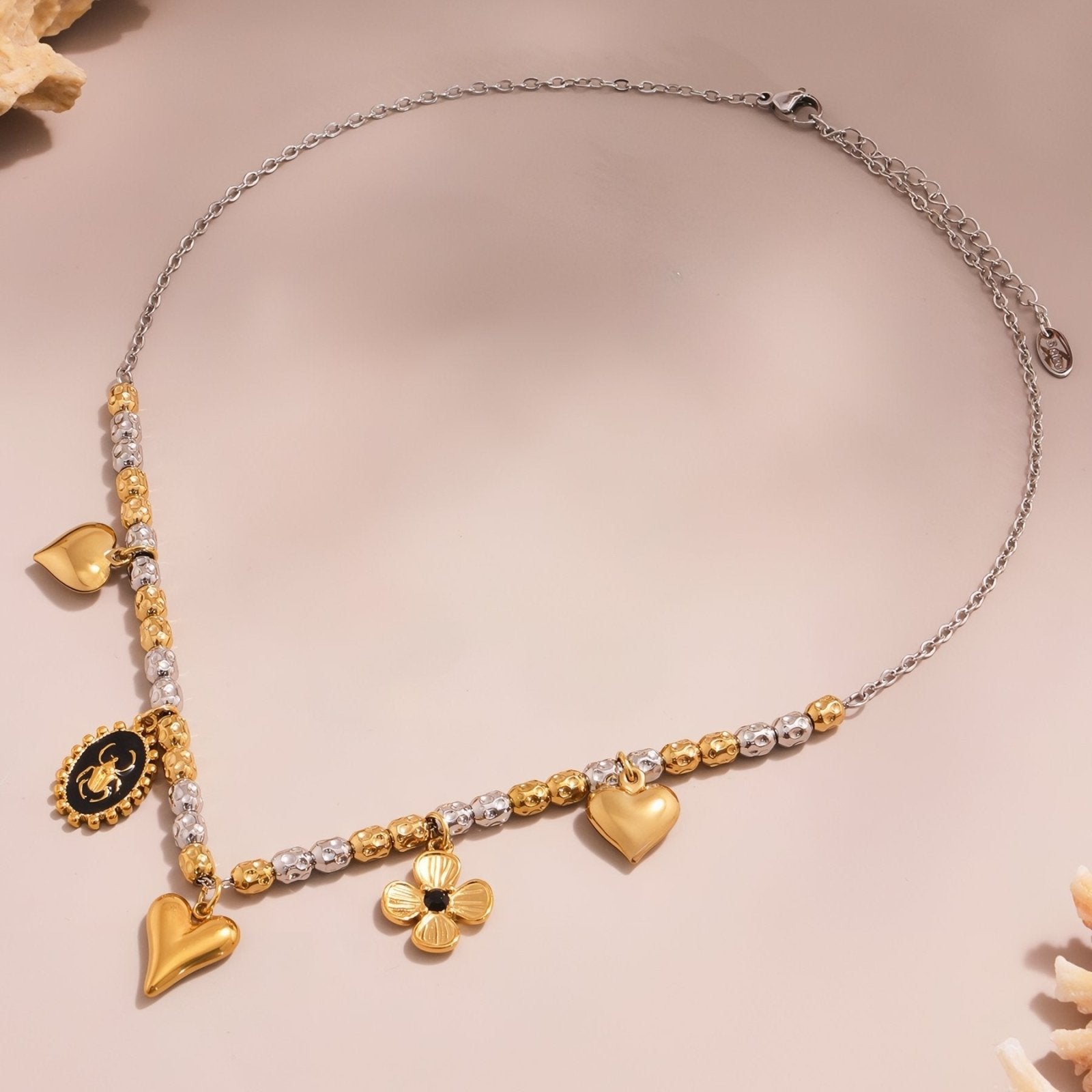 Collier charms or et argent, pendentifs cœurs, fleur et scarabée, en acier inoxydable