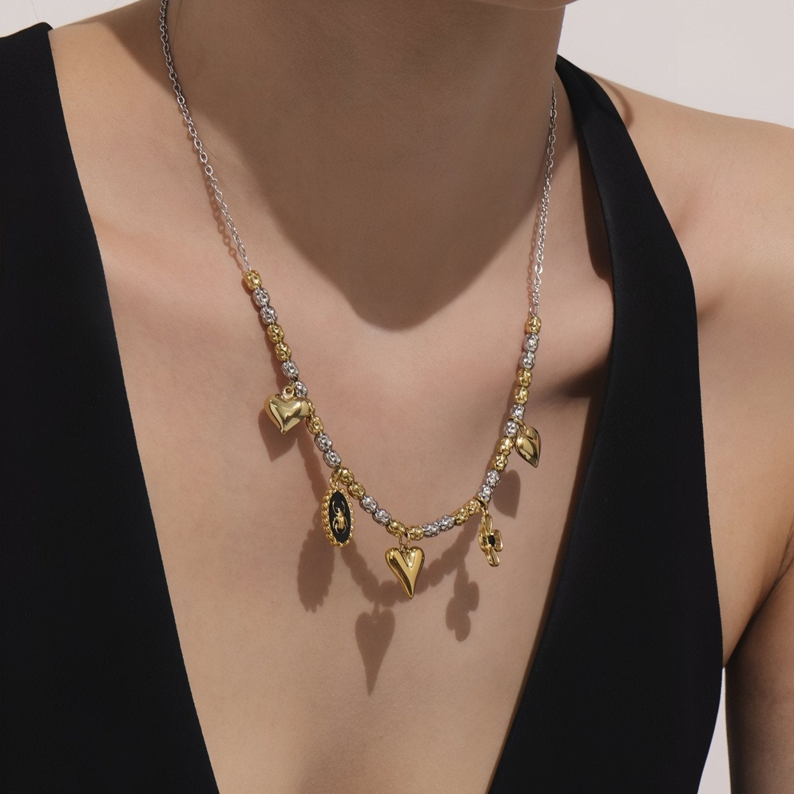 Collier charms or et argent, pendentifs cœurs, fleur et scarabée, en acier inoxydable