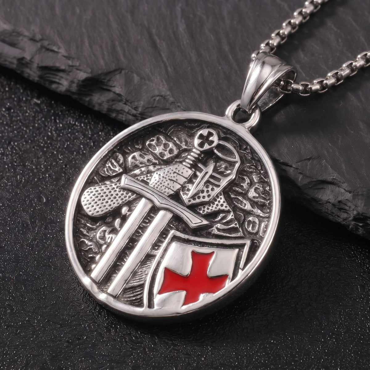 Collier chevalier templier pour homme, en acier inoxydable argenté, pendentif rond avec épée et bouclier à croix rouge