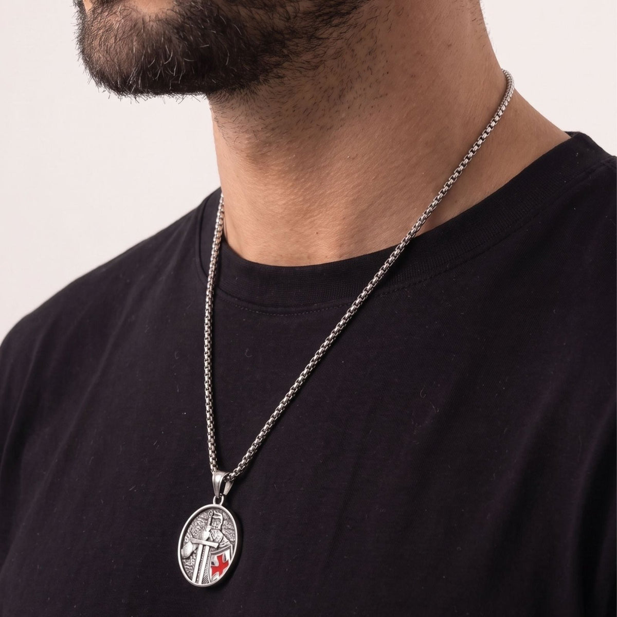 Collier chevalier templier pour homme, en acier inoxydable argenté, pendentif rond avec épée et bouclier à croix rouge