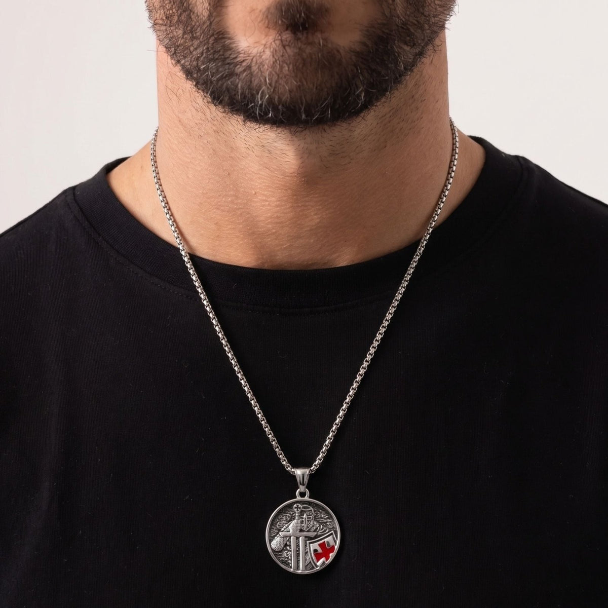 Collier chevalier templier pour homme, en acier inoxydable argenté, pendentif rond avec épée et bouclier à croix rouge