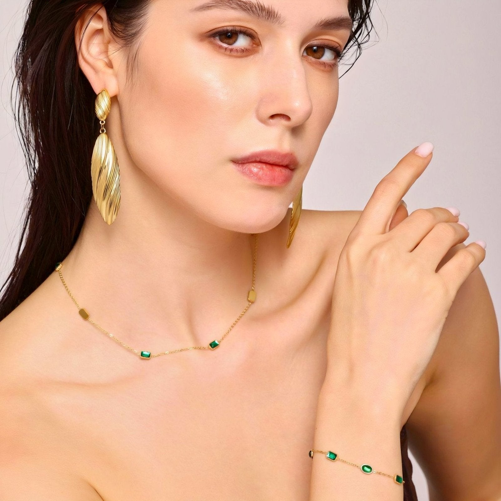 Collier chic court pour femme, pierres vert émeraude, en acier inoxydable, modèle Léonore