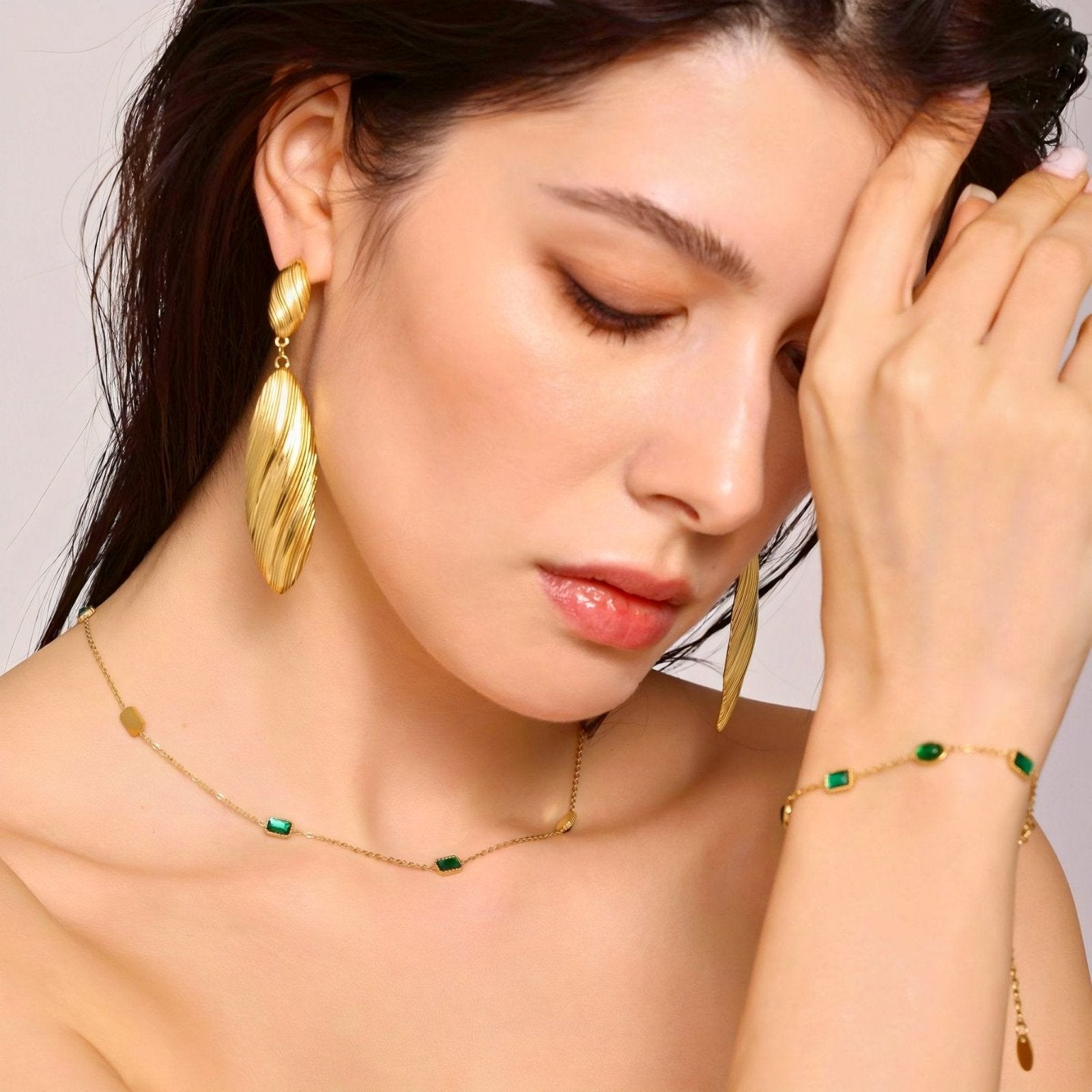 Collier chic court pour femme, pierres vert émeraude, en acier inoxydable, modèle Léonore