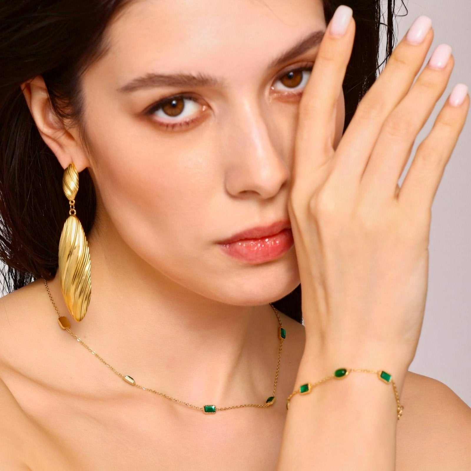Collier chic court pour femme, pierres vert émeraude, en acier inoxydable, modèle Léonore