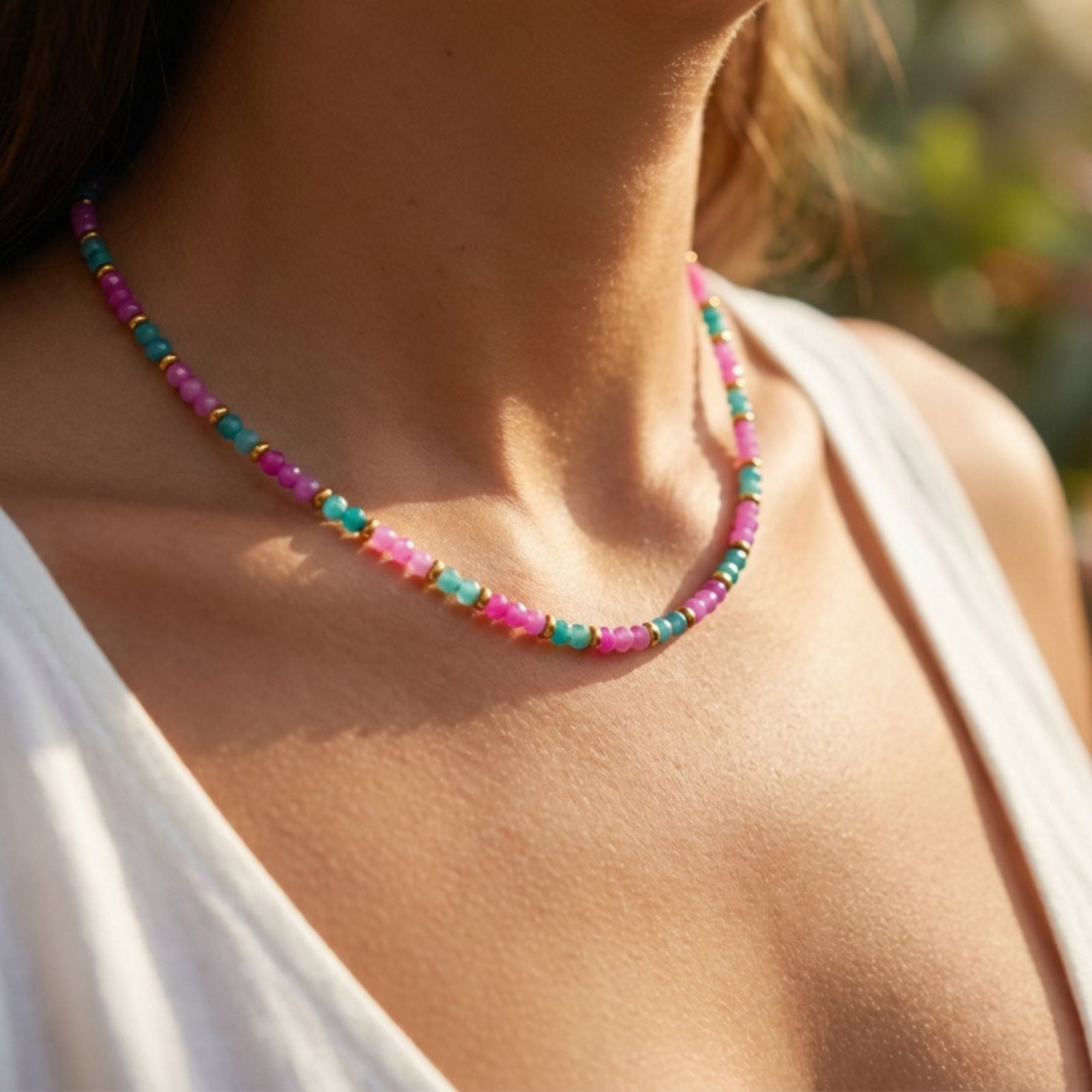 Collier choker en pierres naturelles multicolores, en agate naturelle teintée, style moderne coloré