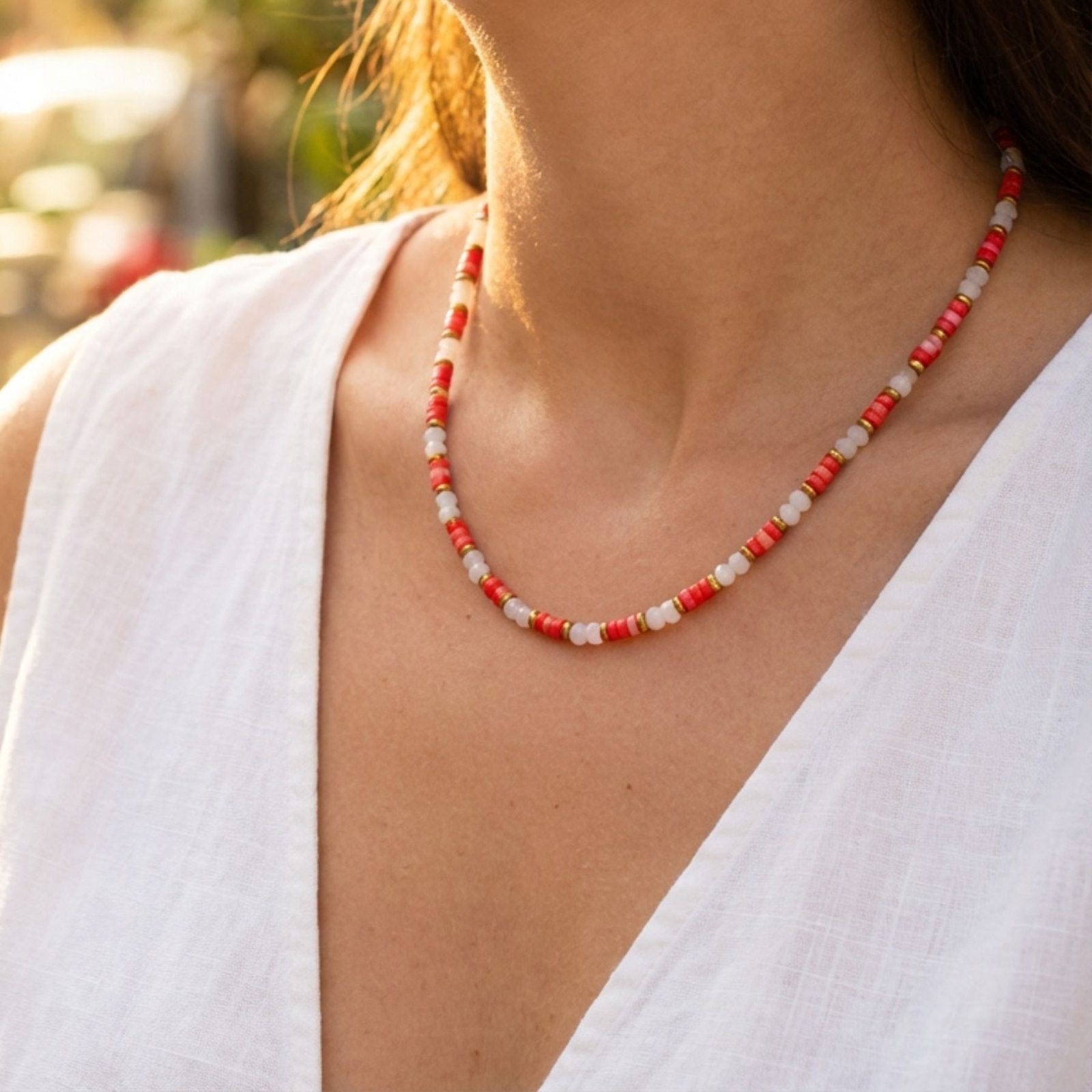 Collier choker en pierres naturelles multicolores, en agate naturelle teintée, style moderne coloré