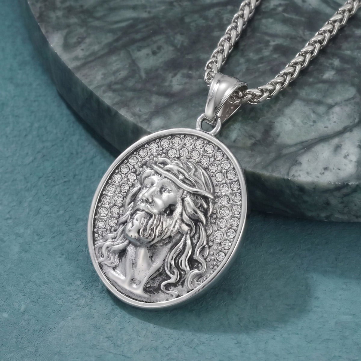 Collier chrétien pour homme, en acier inoxydable, pendentif religieux Jésus-Christ avec couronne d’épines et pierres brillantes