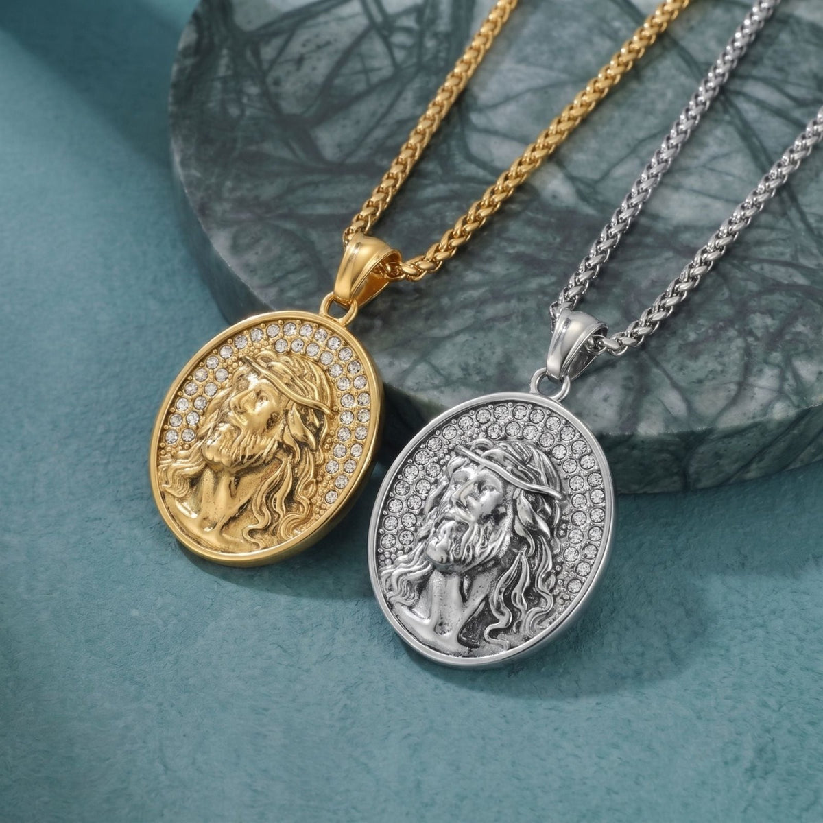 Collier chrétien pour homme, en acier inoxydable, pendentif religieux Jésus-Christ avec couronne d’épines et pierres brillantes