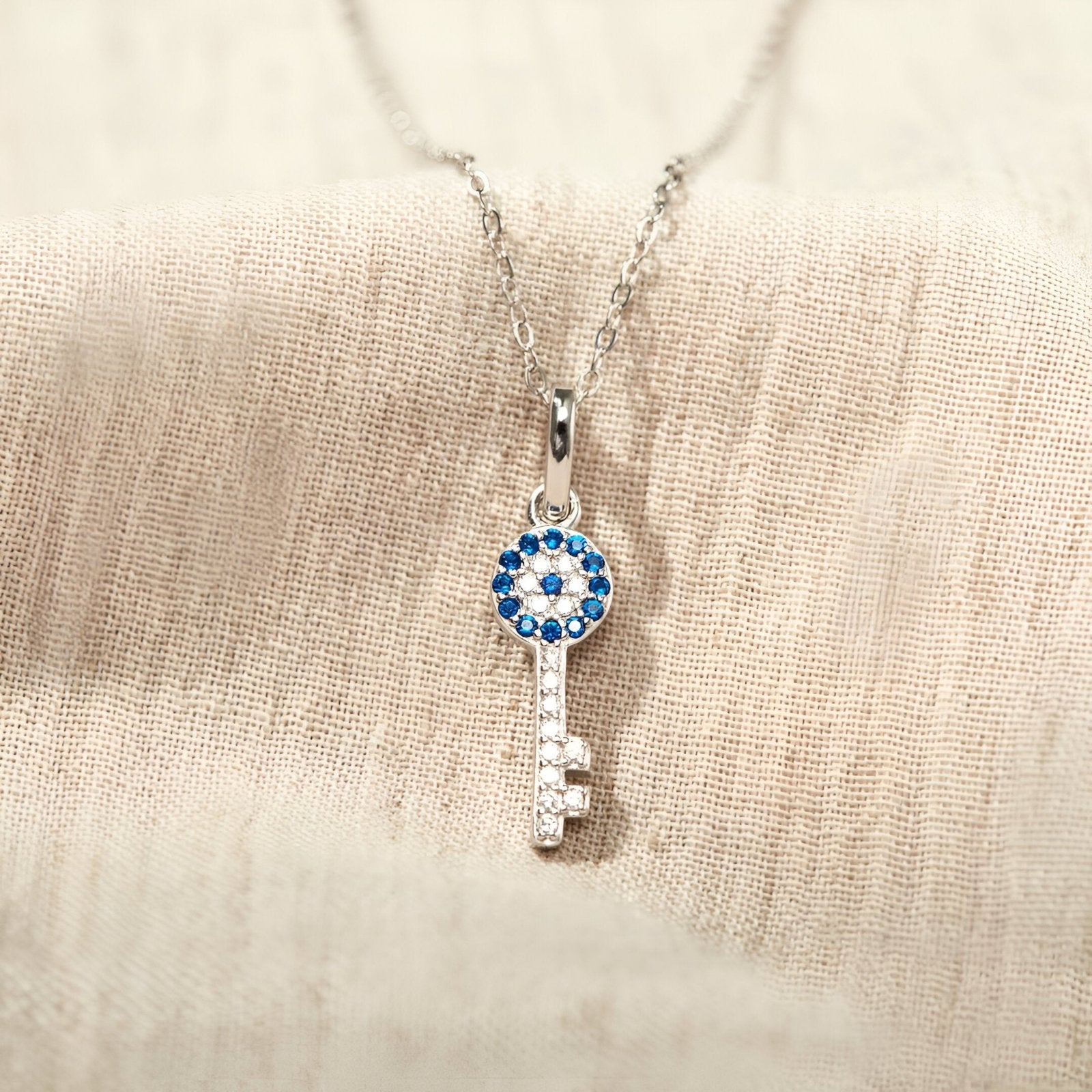 Collier clé œil protecteur en argent 925, pavé de zircons bleus et blancs, bijou symbolique pour femme, modèle Soraya