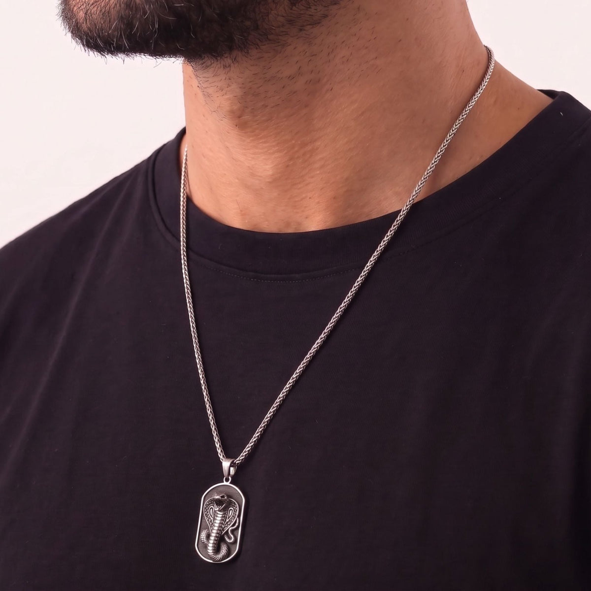 Collier cobra pour homme, en acier inoxydable argenté, pendentif serpent en relief au style imposant