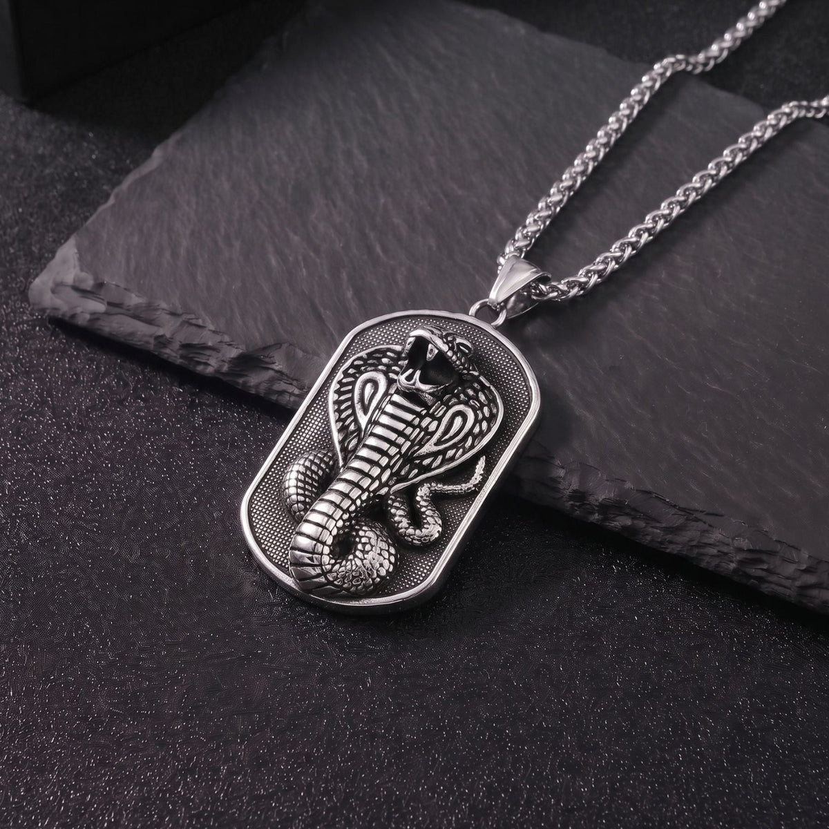 Collier cobra pour homme, en acier inoxydable argenté, pendentif serpent en relief au style imposant