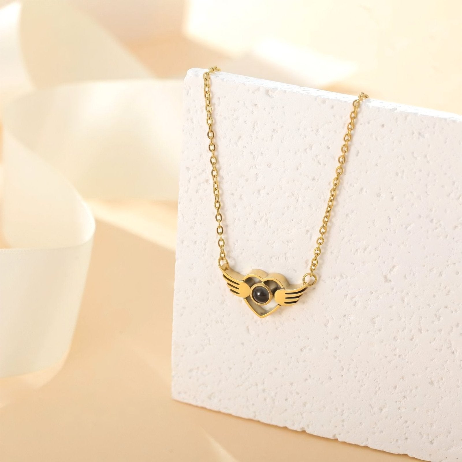 Collier cœur avec ailes et projection photo, pour femme, modèle Wings