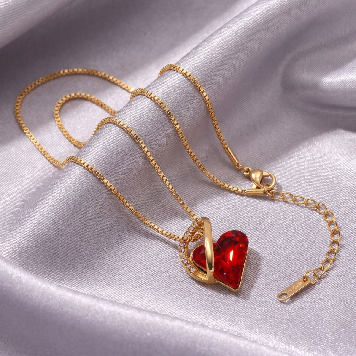 Collier cœur cristal pour femme, en acier inoxydable doré, pendentif en zircon facetté et serti de pierres blances