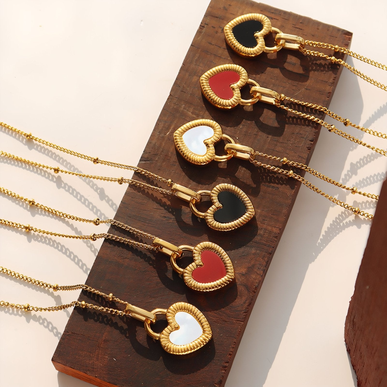 Collier cœur double - face pour femme, avec nacre et résine, en acier inoxydable