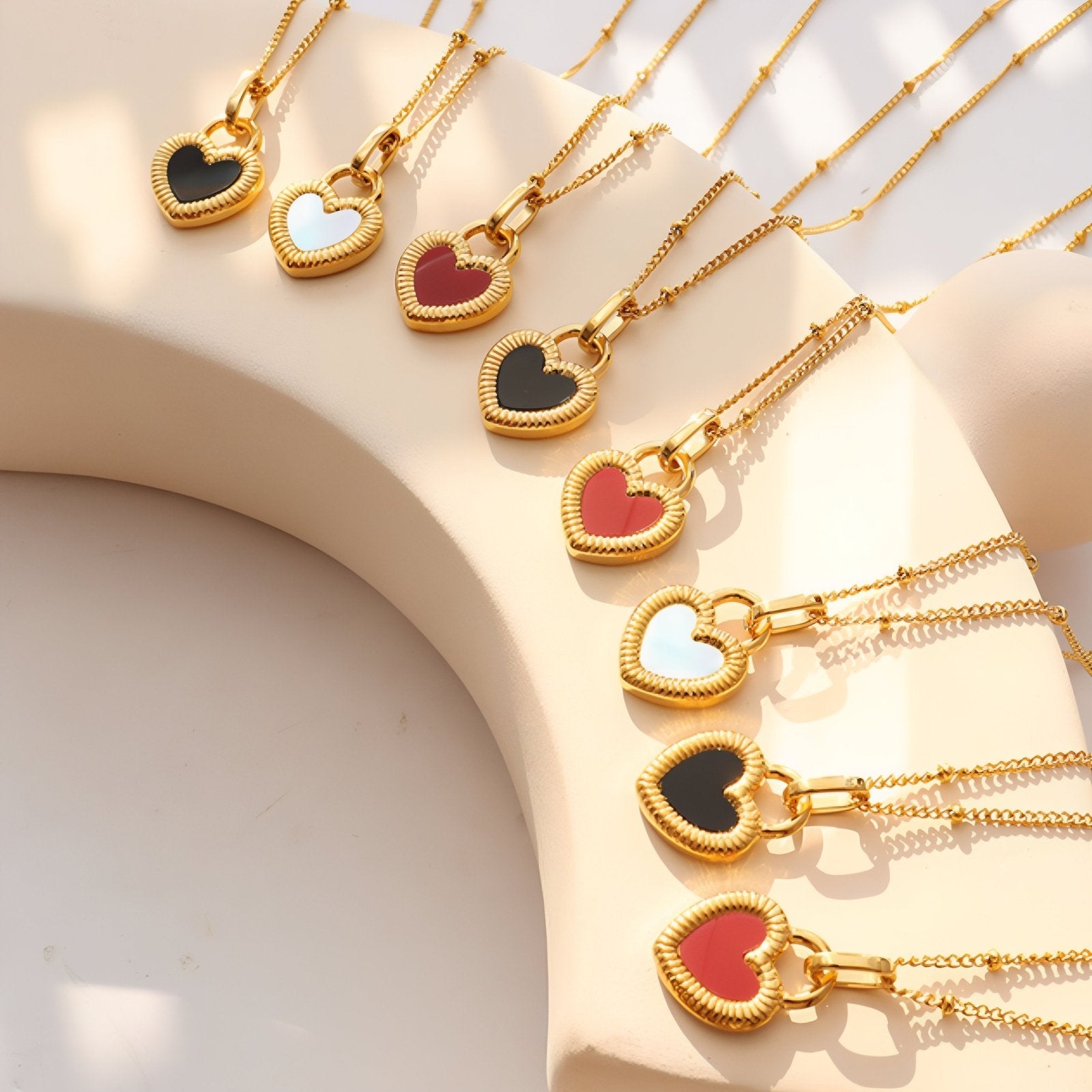 Collier cœur double - face pour femme, avec nacre et résine, en acier inoxydable