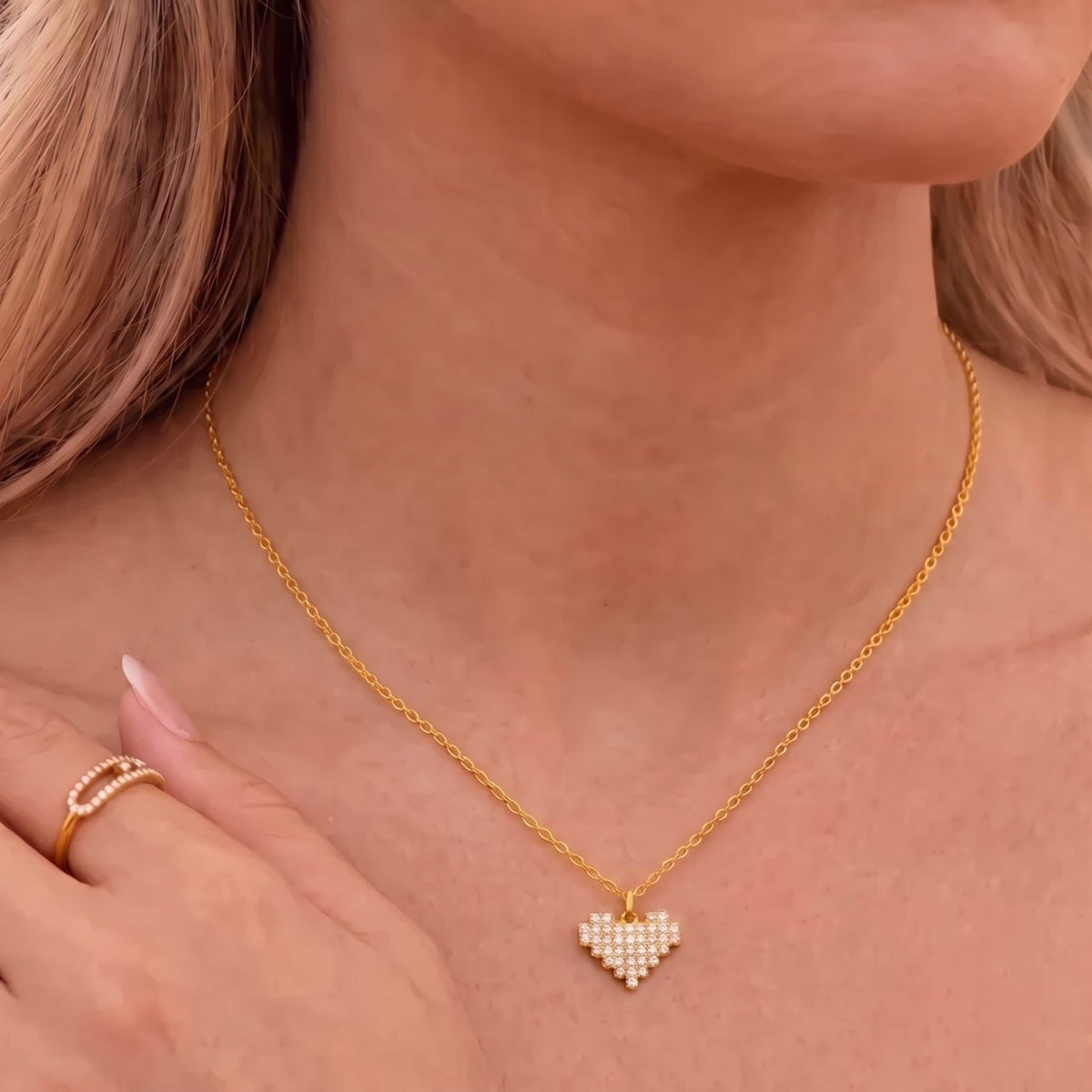 Collier cœur pixel pour femme, en acier inoxydable doré, pendentif serti de pierres blanches