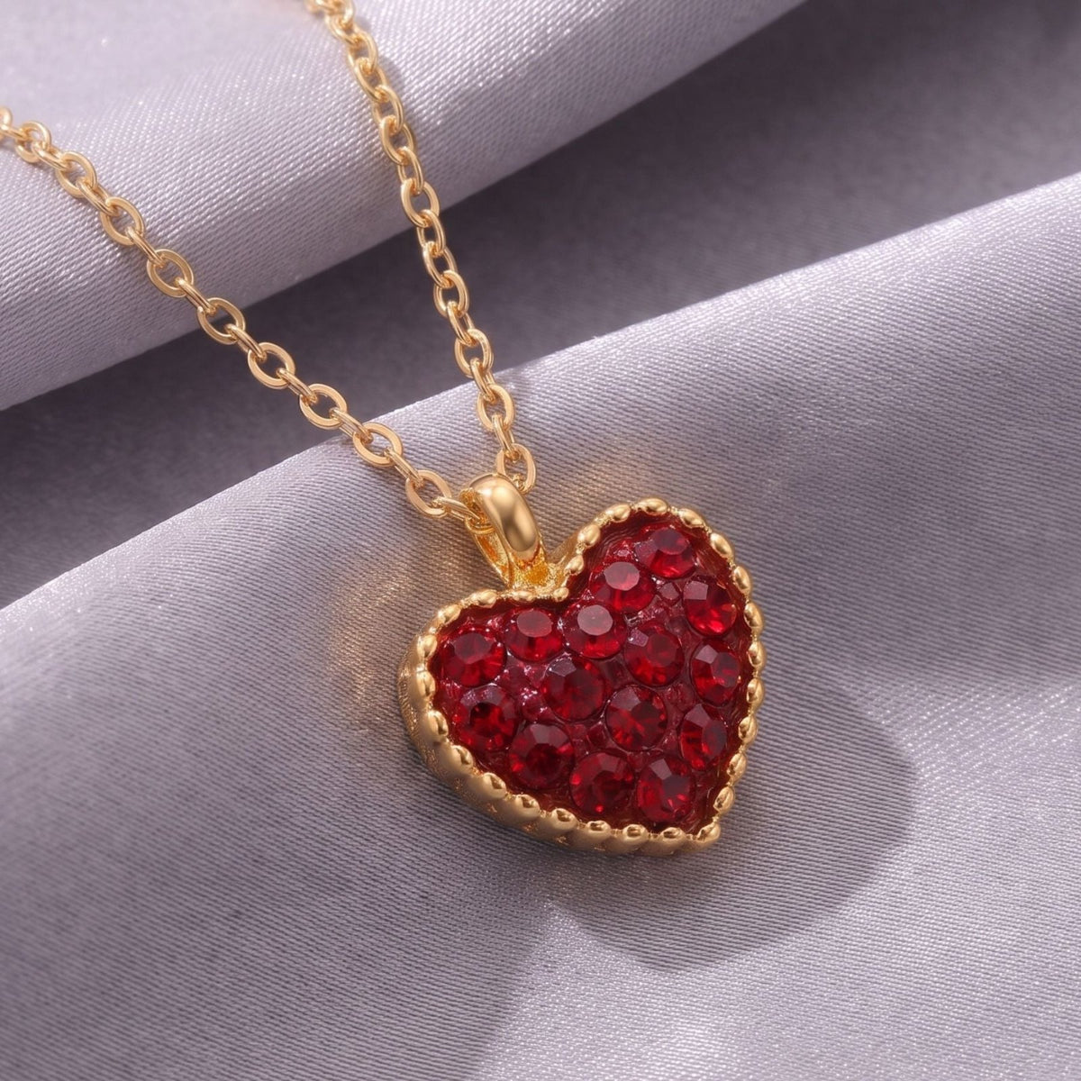 Collier cœur pour femme, en acier inoxydable doré, avec pendentif pavé de pierres scintillantes