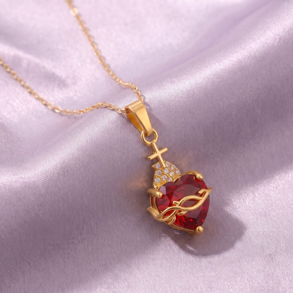 Collier cœur rubis pour femme, en cuivre doré, pendentif rouge facetté avec motif épineux et petite croix