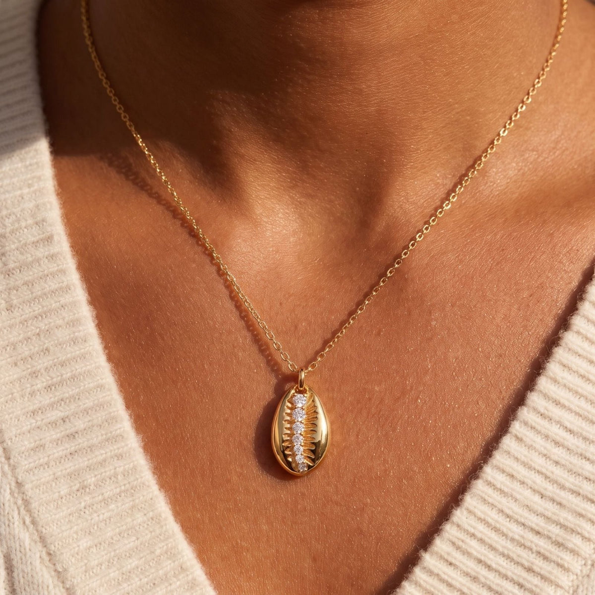 Collier coquillage cauri pour femme, en acier inoxydable, pendentif serti de zircons scintillants