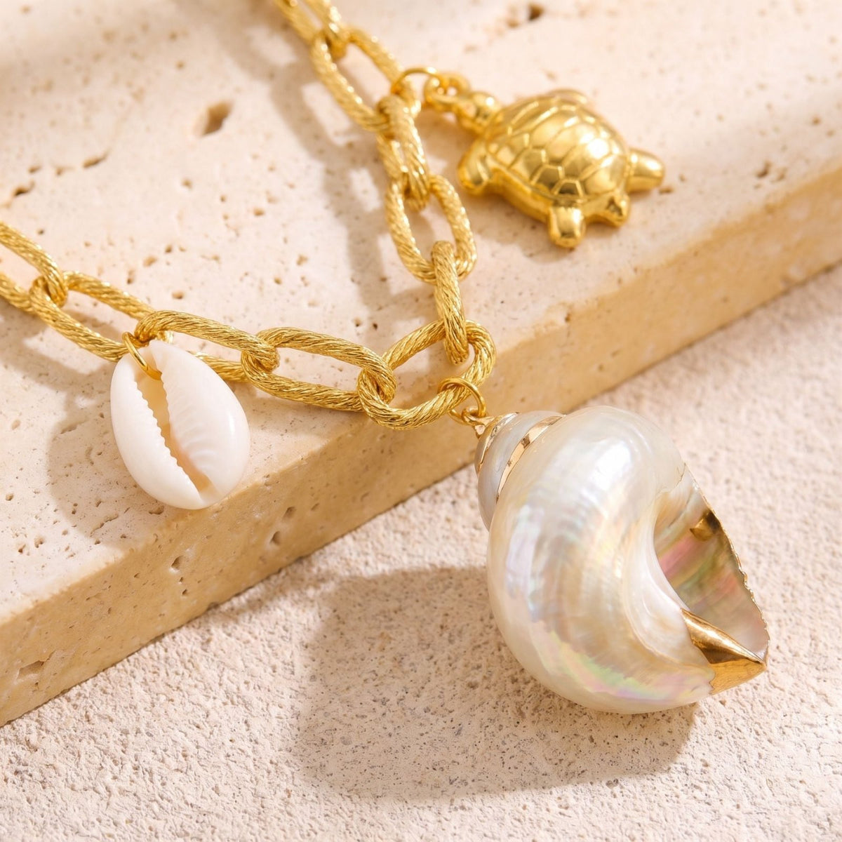 Collier coquillage et tortue pour femme, en acier inoxydable doré, pendentif nacré et charms inspirées de la mer