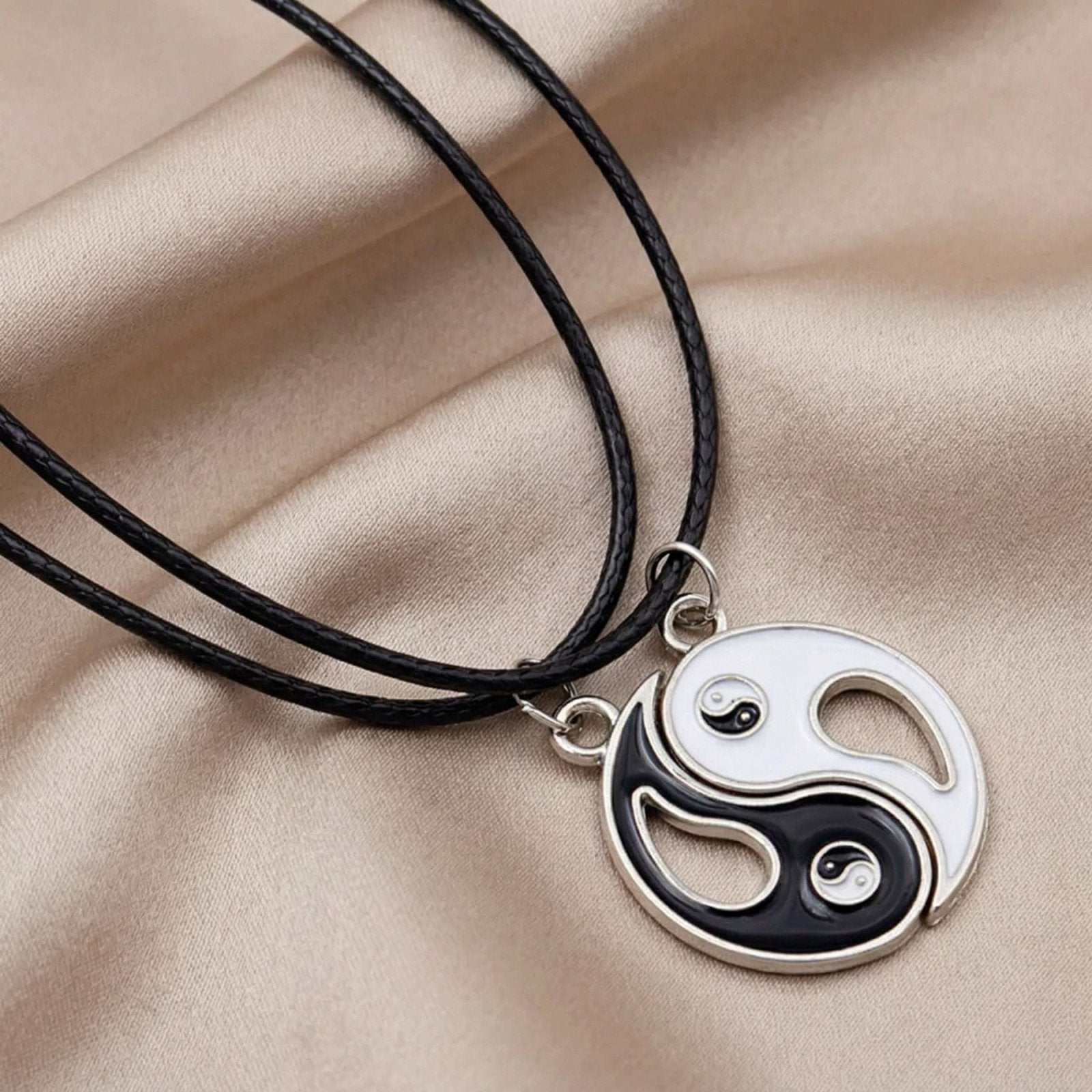 Collier couple, avec pendentif Yin Yang en alliage, cordon noir réglable