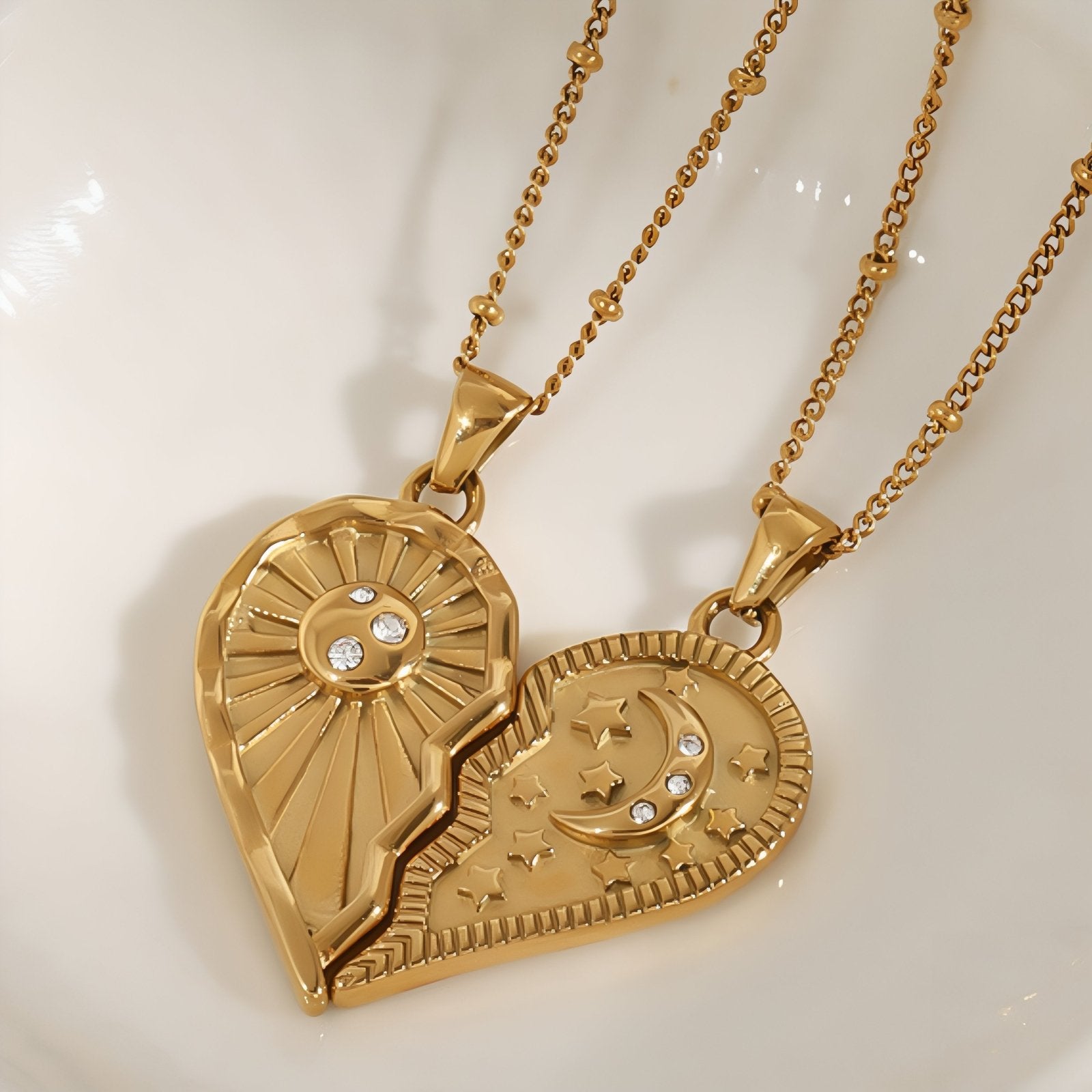 Collier couple soleil et lune, avec pendentifs cœur, en acier inoxydable
