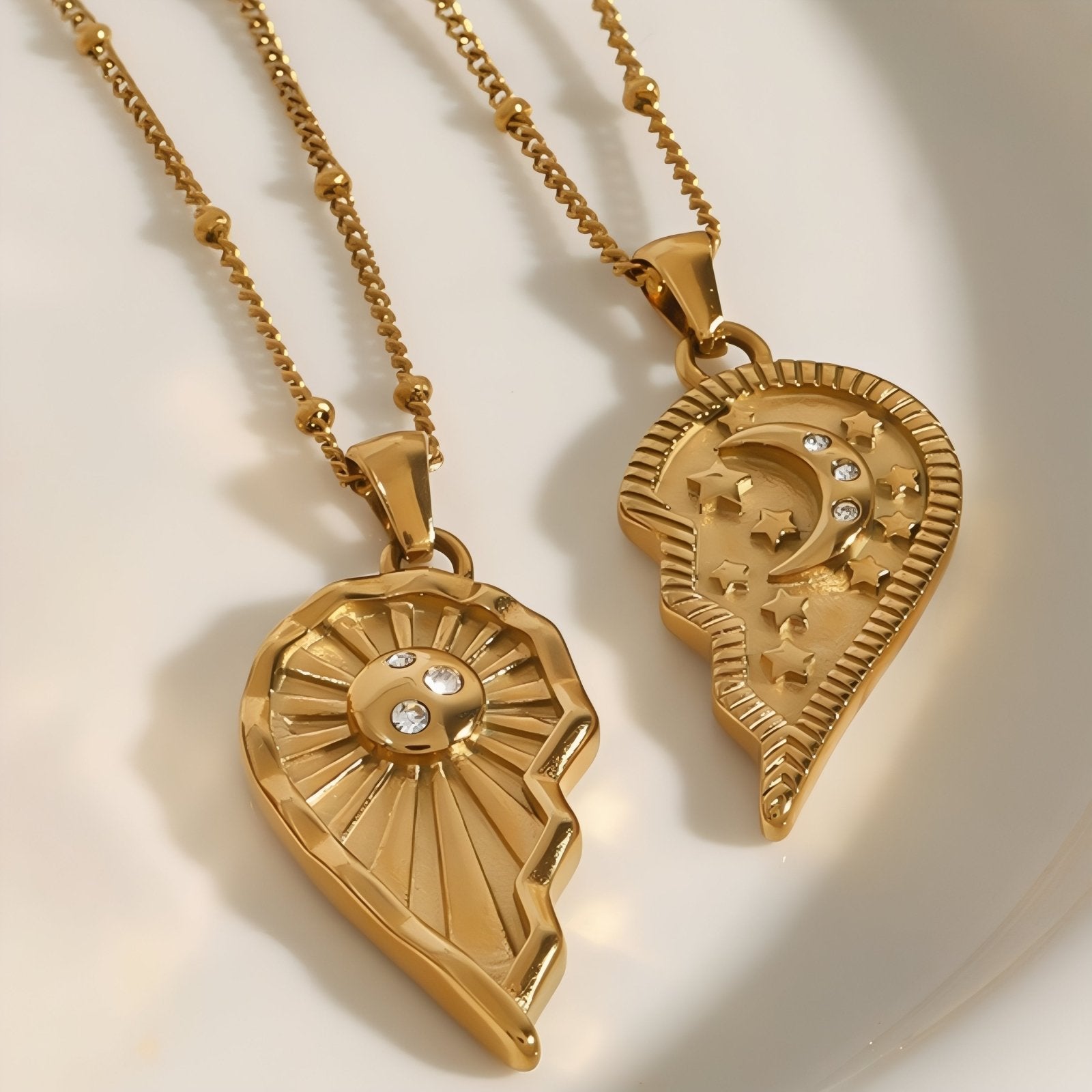 Collier couple soleil et lune, avec pendentifs cœur, en acier inoxydable