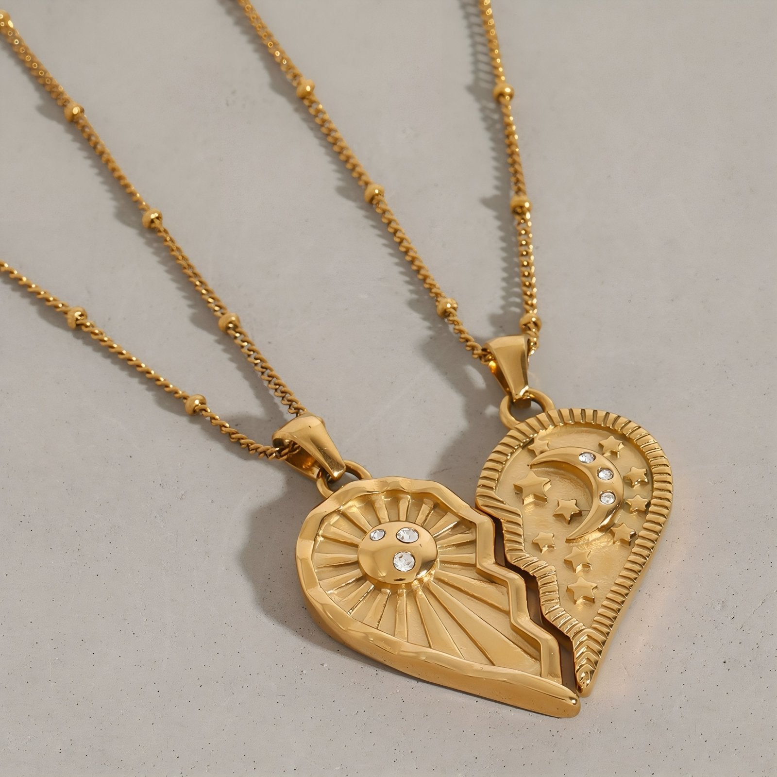 Collier couple soleil et lune, avec pendentifs cœur, en acier inoxydable