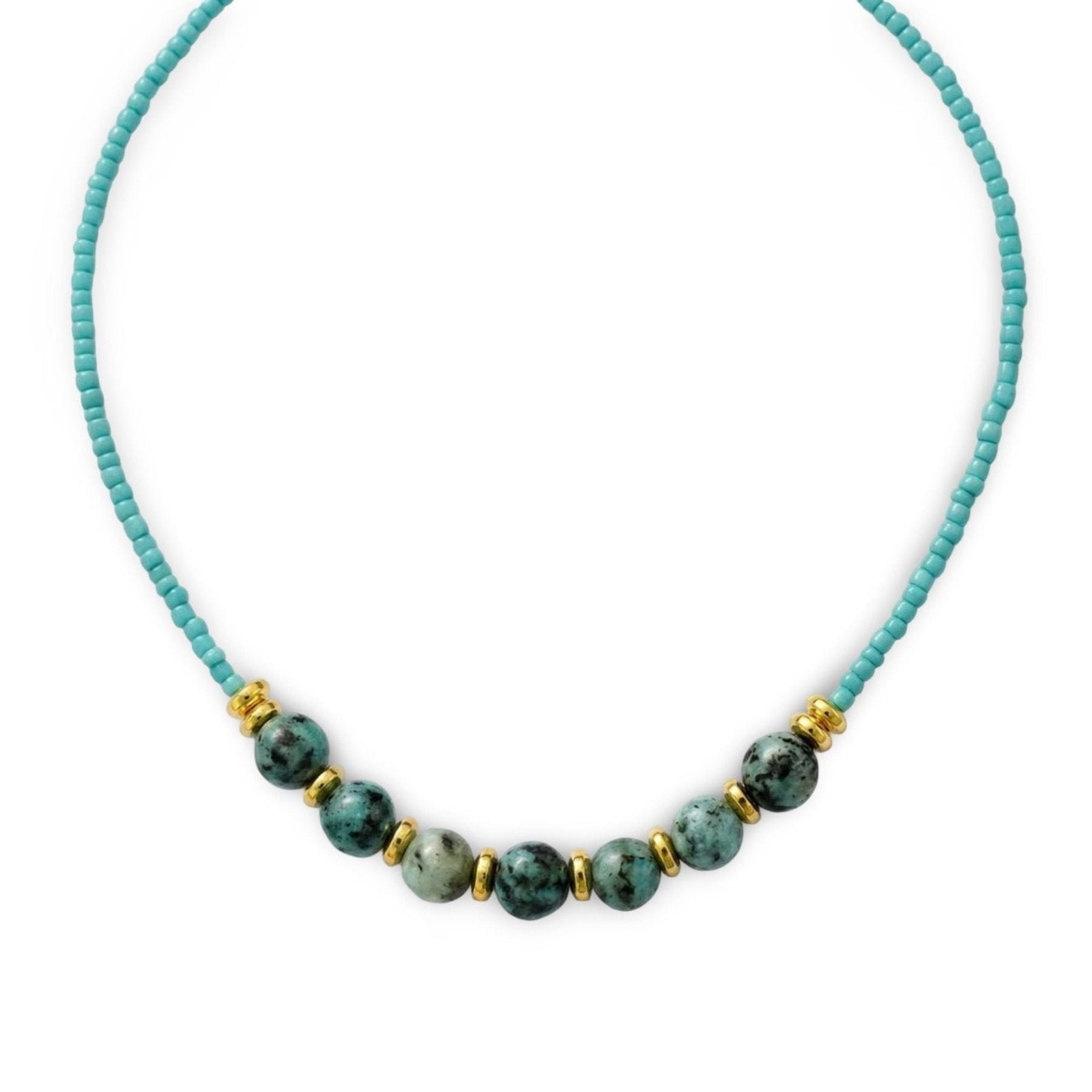 Collier court bohème, perles turquoise et pierres naturelles marbrées, avec perles dorées