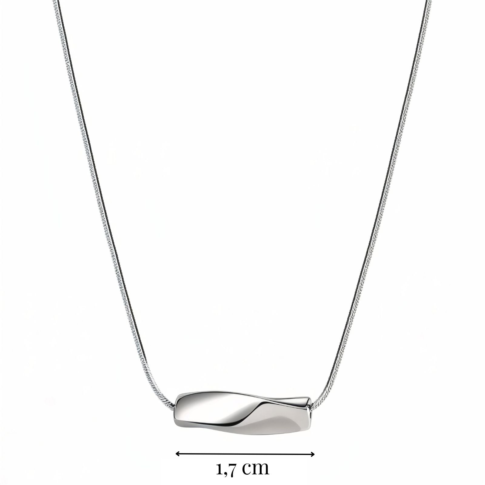 Collier court chic en titane doré, design twist moderne, bijou féminin tendance, modèle Adèle