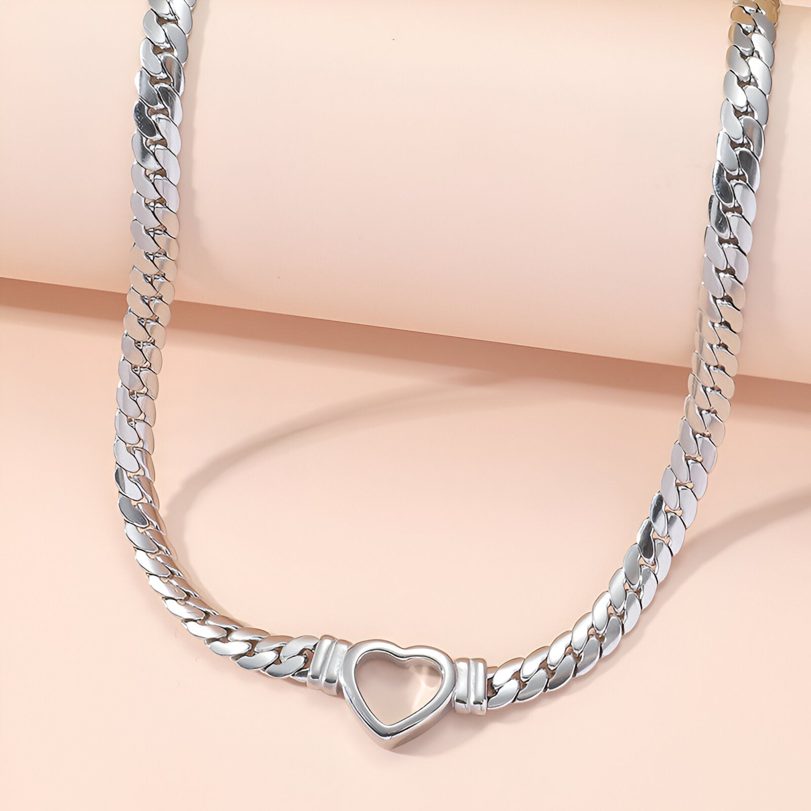 Collier court en acier doré ou argenté, maille épaisse cubaine et cœur central, bijou tendance pour femme, modèle Coline
